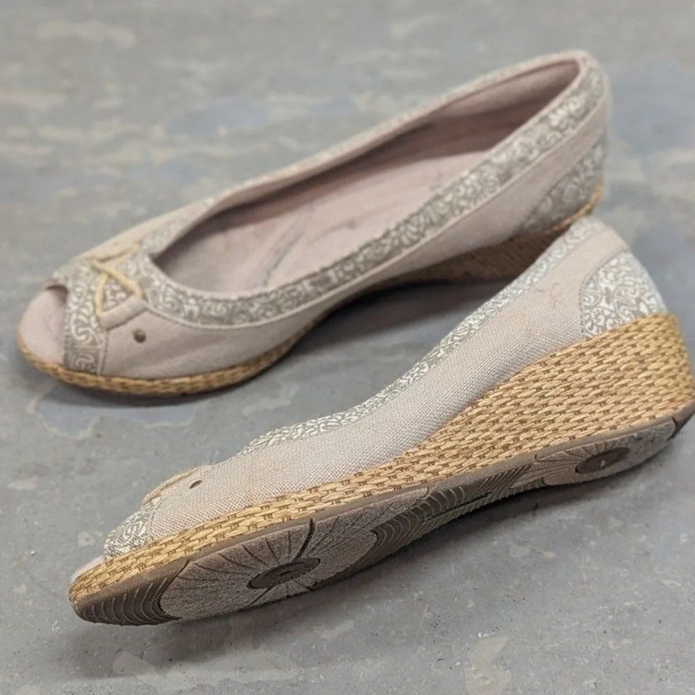 Cottagecore Coastal Grasshoppers Beige & Khaki‎ Espadrille Peep Toe Wedges 7.5